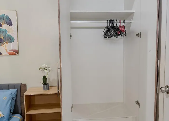 Corner Unit At One Palm Tree